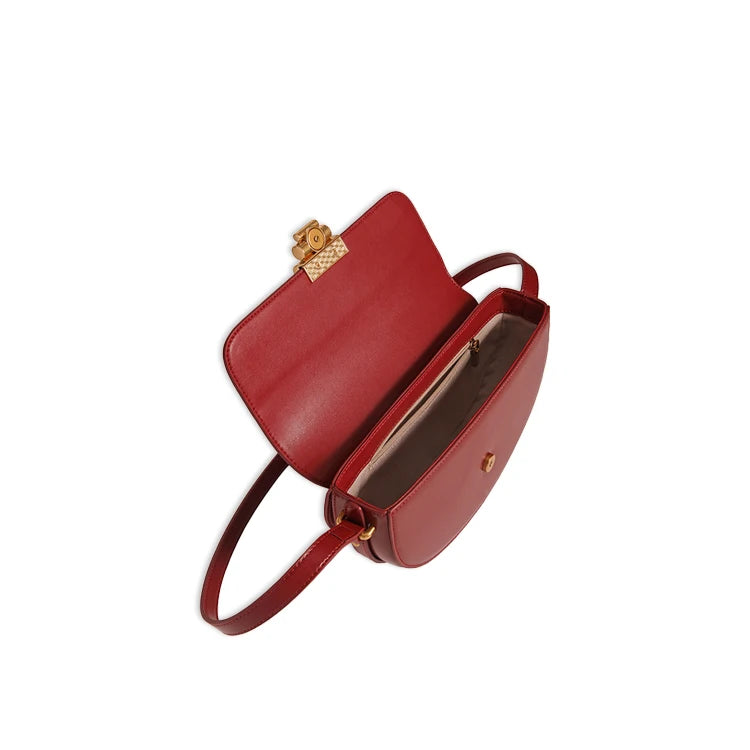 A Clear photo of red designer shoulder handbag Highsta Aure Saddle Handbag.
